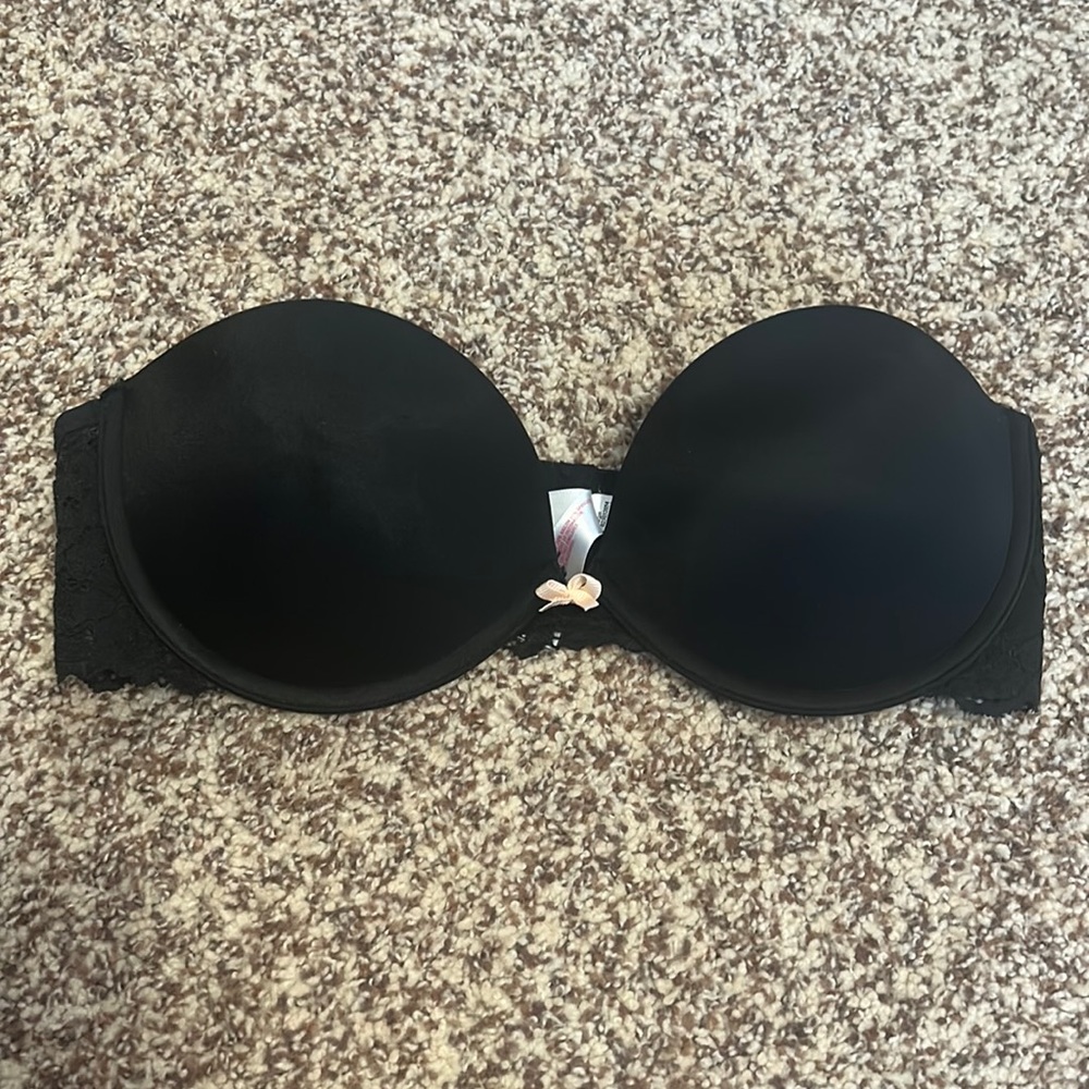 Black lace push-up strapless bra